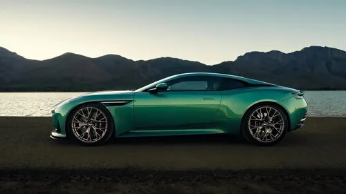 Aston Martin DB12