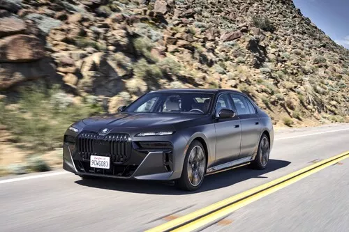 BMW i7