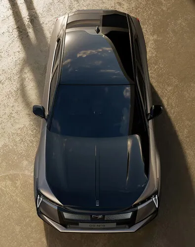 DS Automobiles N°8